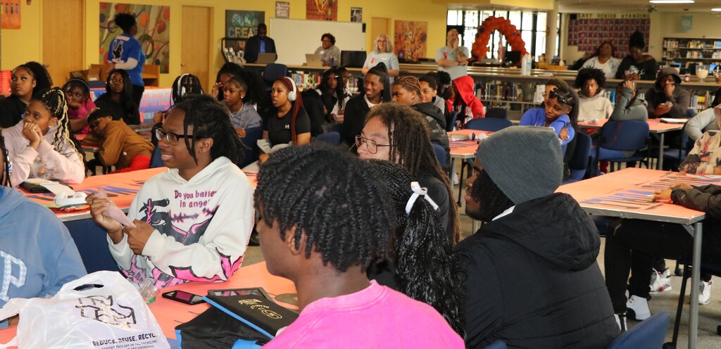 RGHS welcomed author Soman Chainani for his 'Young World' book tour. The author signed copies of his book and gave them away to RGHS scholars. The  harrowing story takes place in St. Louis, MO!