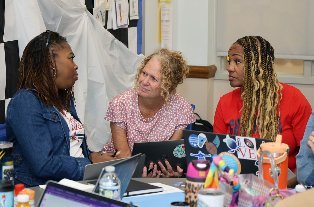 Jarita Williams speaks with Dr. Kimberly Mott and Theresa Harris