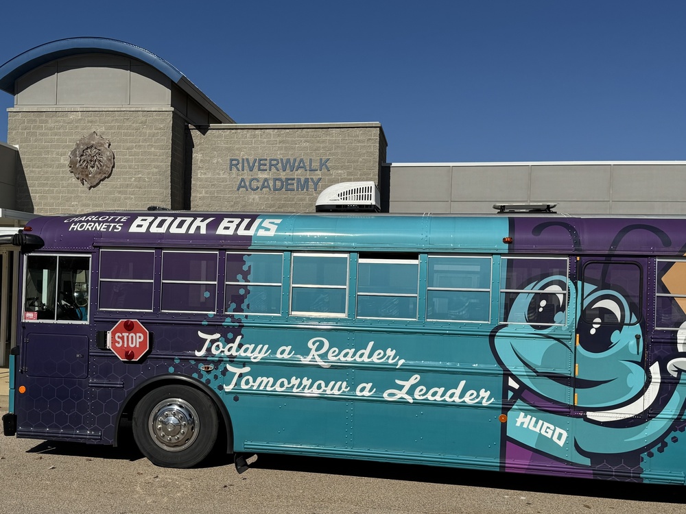 Hugo Book Bus