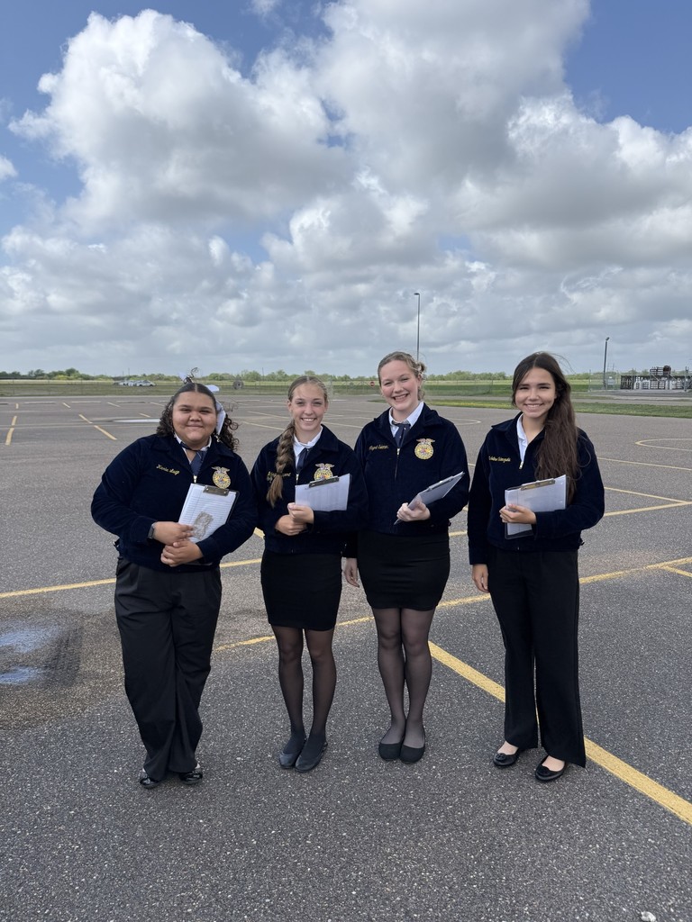 FFA students posing for a picture. 