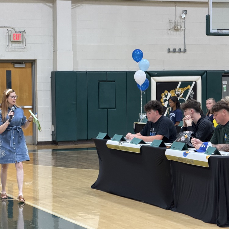 Senior signing 
