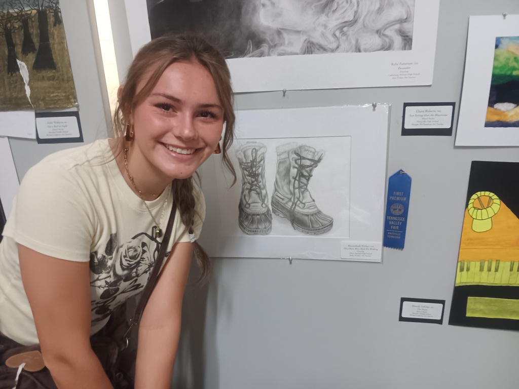 Sheni with her award winning drawing