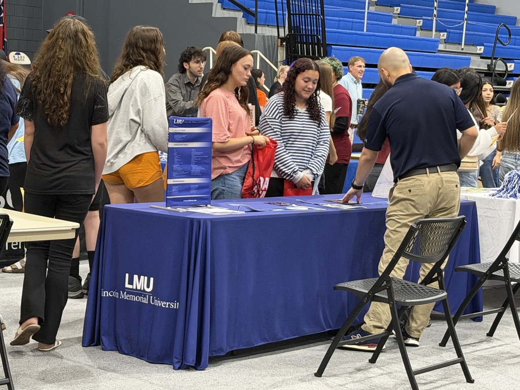 students attending RSCC fair