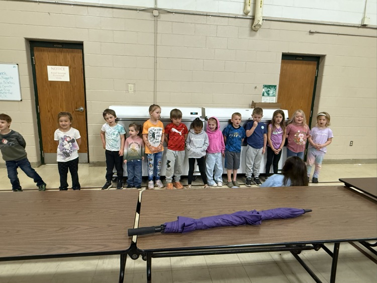 students singing 1-100 song