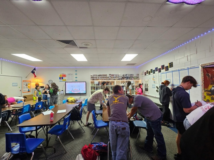 College prep English students sharpened their grammar skills today with a gallery walk! Loved seeing them move, collaborate, and learn from each other's work. Active learning for the win! 