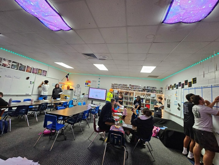 College prep English students sharpened their grammar skills today with a gallery walk! Loved seeing them move, collaborate, and learn from each other's work. Active learning for the win! 