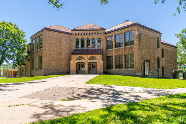 Exterior entrance of the Folwell School Building