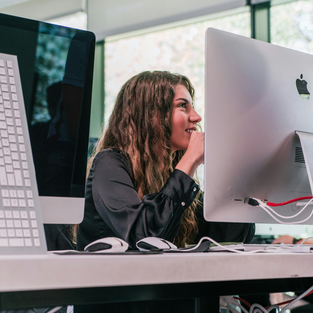 Student in a computer lab 