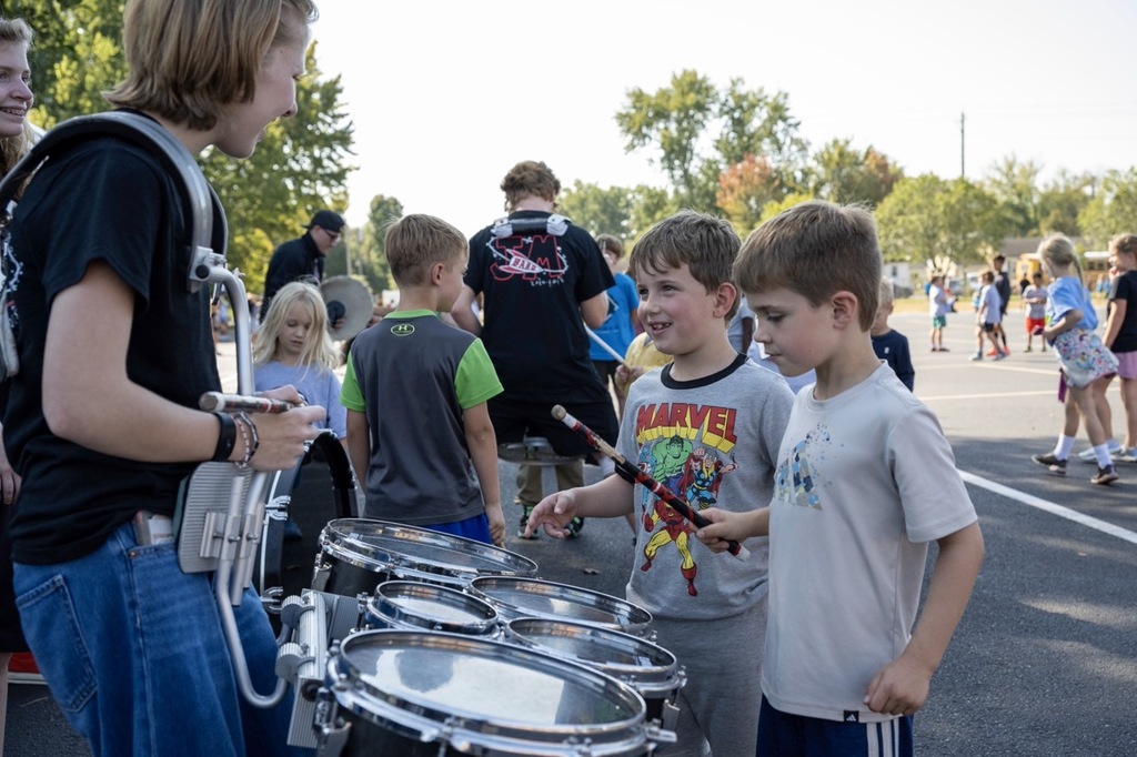Lincoln students ask questions about playing the drums