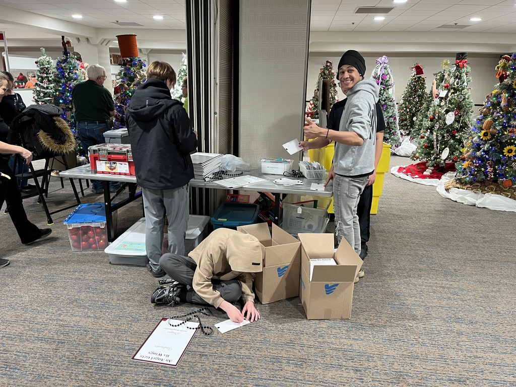 ALC students volunteer at Festival of Trees