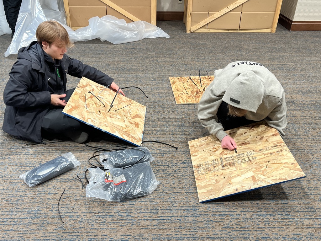 ALC students volunteer at Festival of Trees