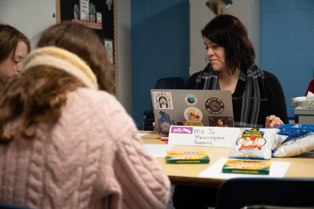 AIE Native American Liaison, Jo, teaching students at Bamber Valley.