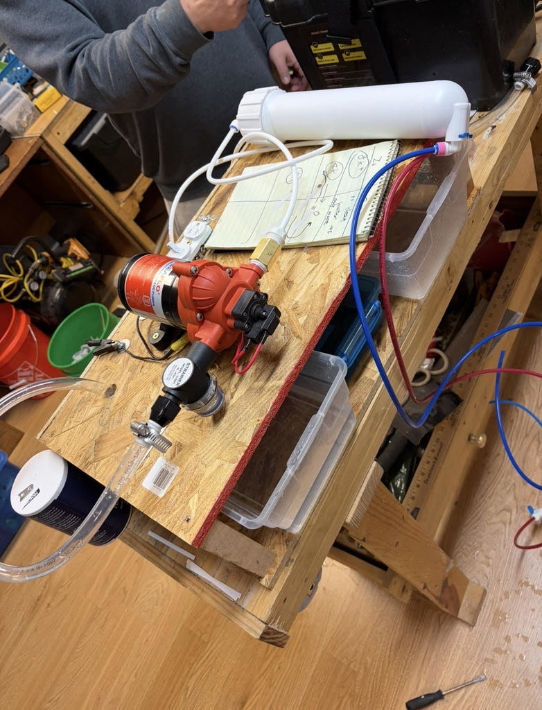 An apparatus to pump saltwater into fresh water