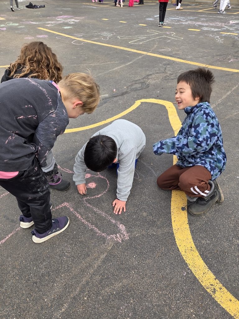 1st graders with sidewalk chalk fun