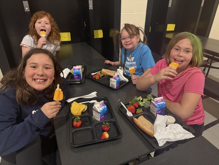 students eating popsicles 