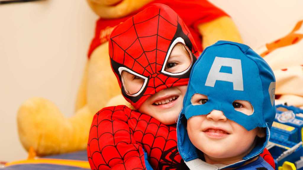 2 kids in superhero costumes