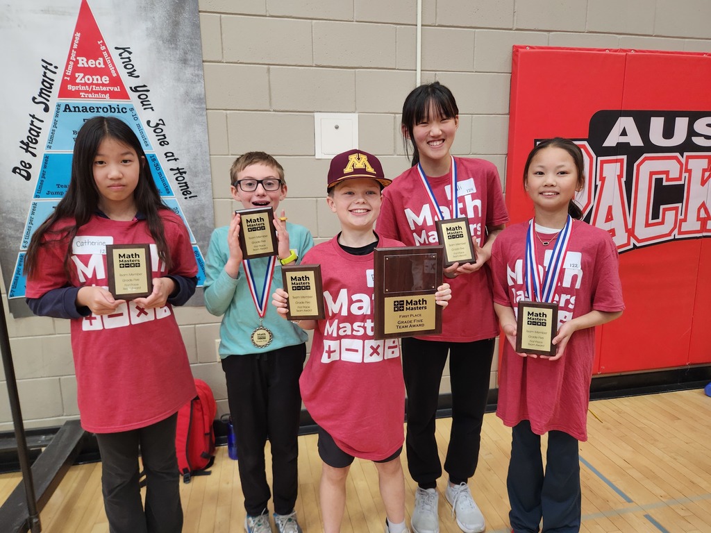 Washington students 5th grade team blue taking 1st place in the team challenge. Students holding their first place awards and smiling.