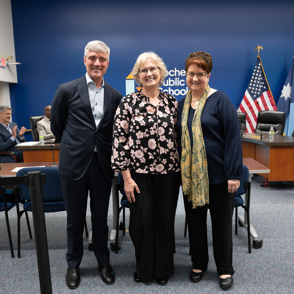 Bobbi Tweed posing for a photo with Dr. Kent Pekel and Cathy Nathan