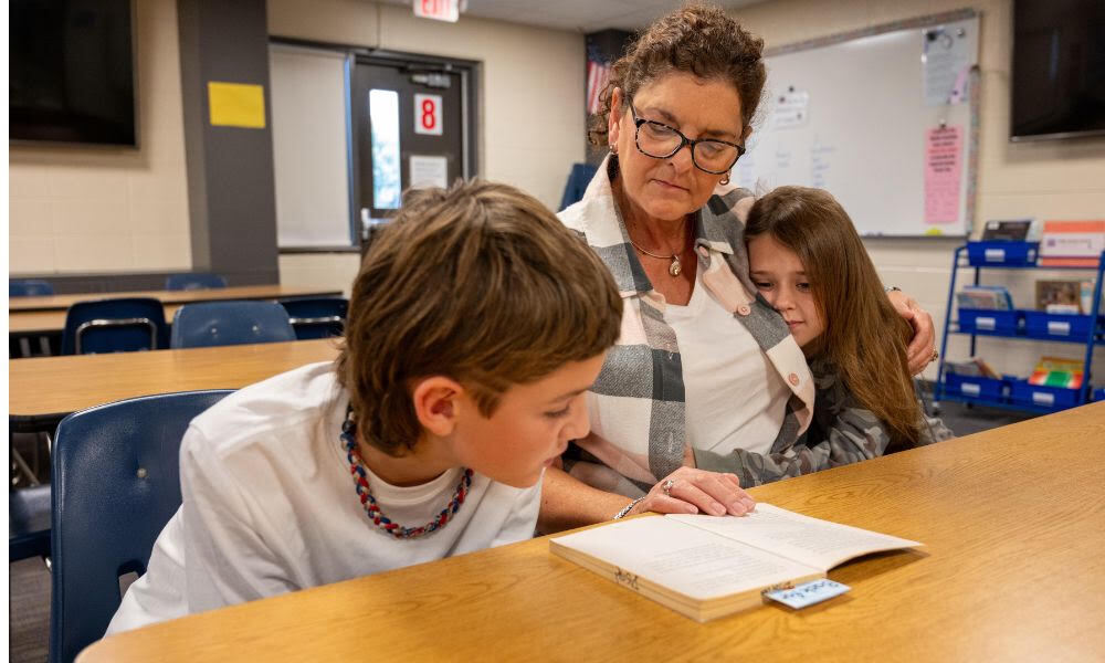 Volunteer helping students