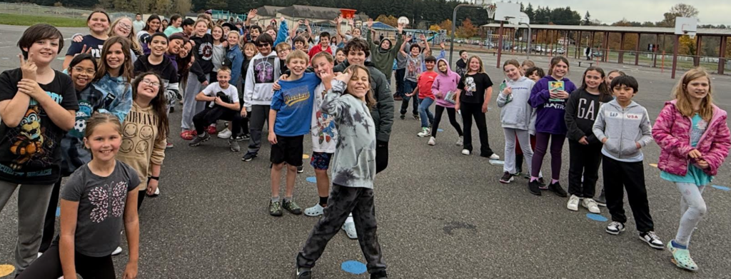 Kids waving and smiling