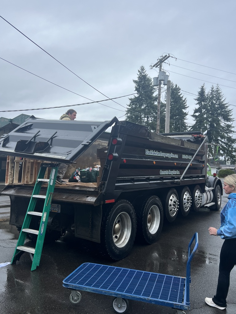 4 Love Foundation Donating Thanksgiving Dinners