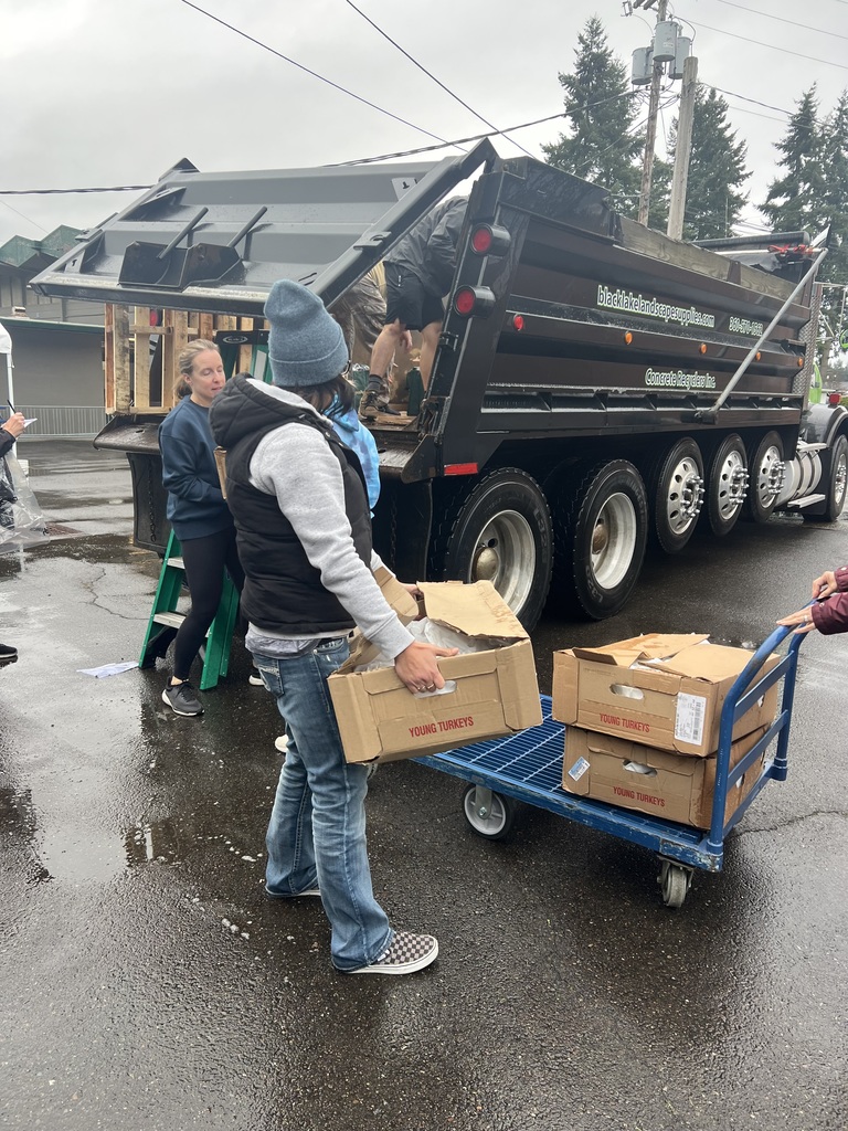 4 Love Foundation Donating Thanksgiving Dinners