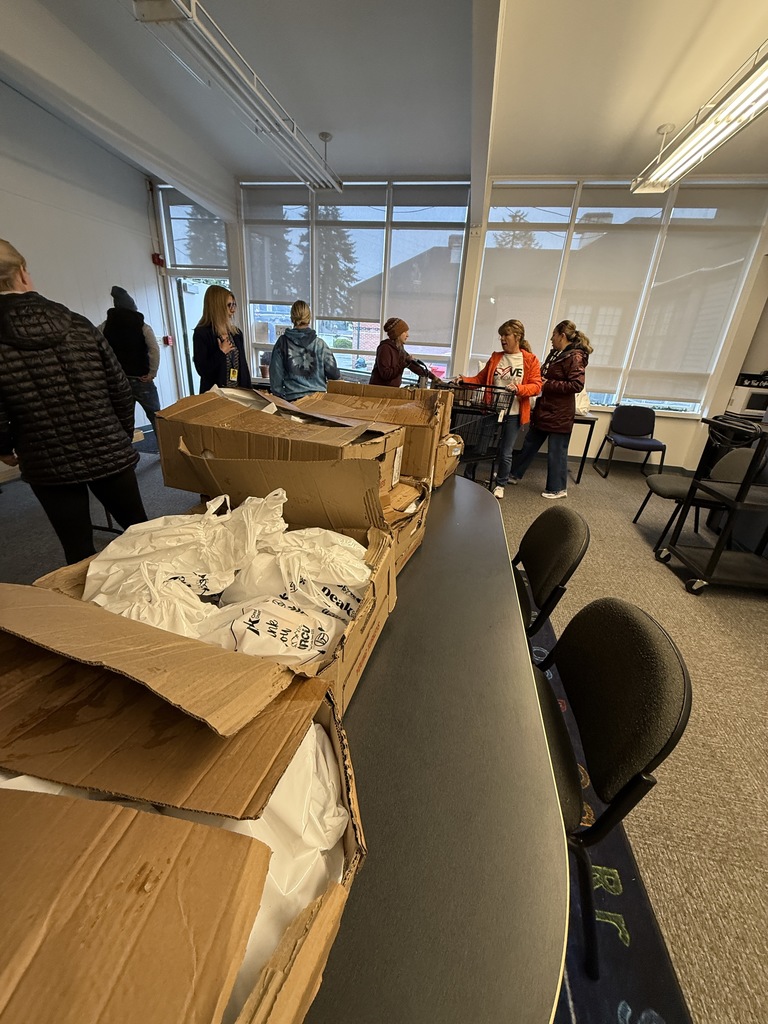 4 Love Foundation Donating Thanksgiving Dinners