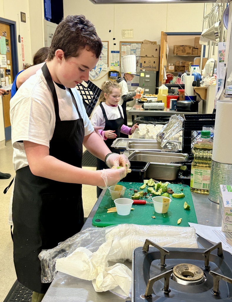 Student making street tacos