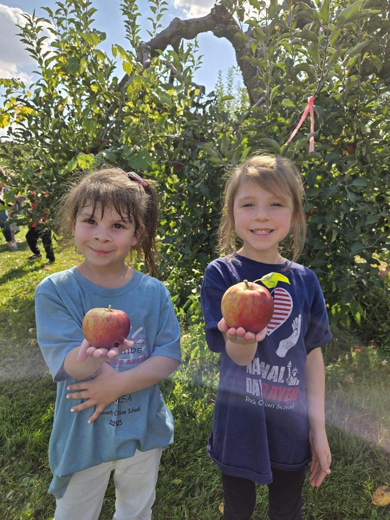 Rock County Christian School trip to The Apple Hut
