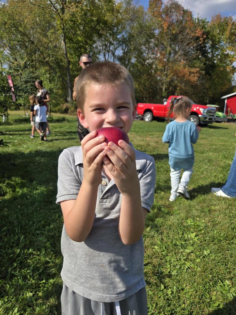 Rock County Christian School trip to The Apple Hut