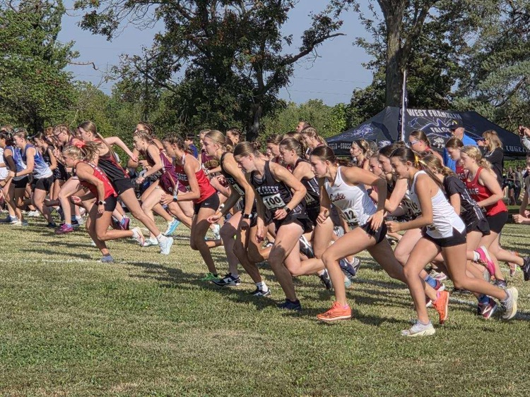 RCHS Girls Cross Country Starting at Hummer Park