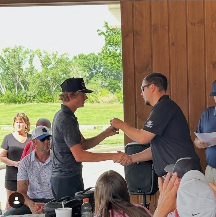 Hudson Edelman receiving his 13th place medal.