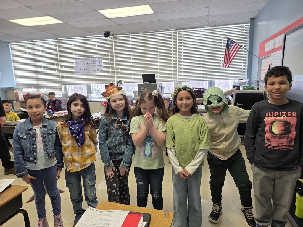 Birchwood Buddies as Aliens and Cowboys/girls.