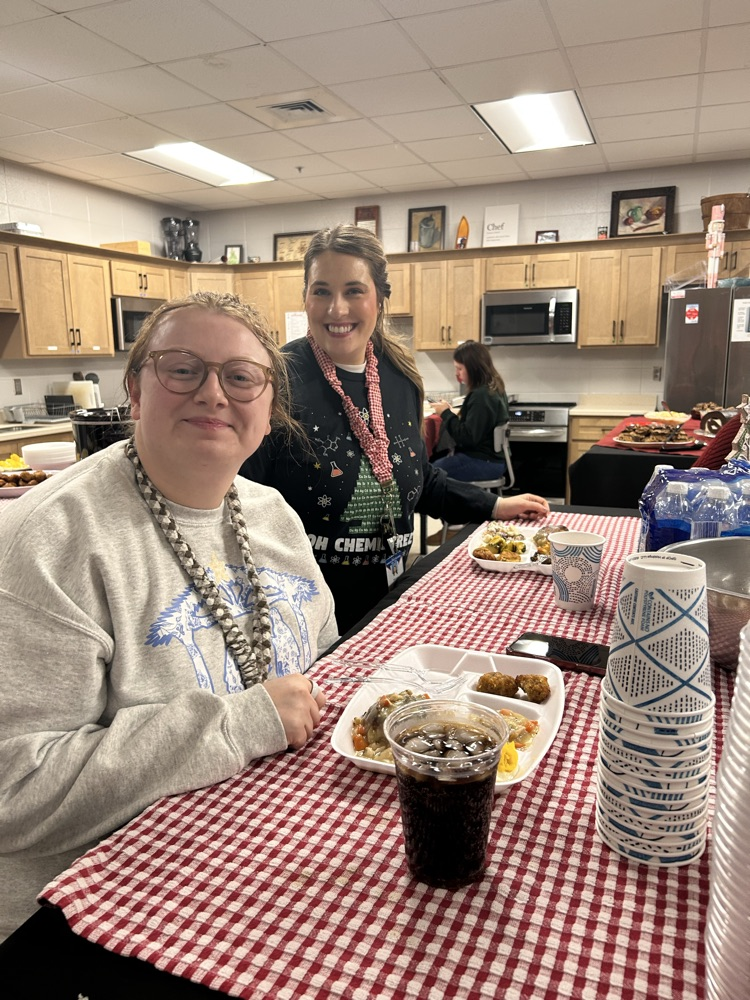 Mrs. Hammons and Mrs. Taylor enjoy lunch!