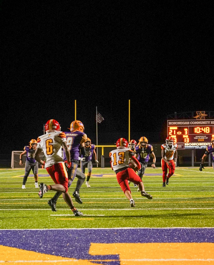 Hernandez returns the interception