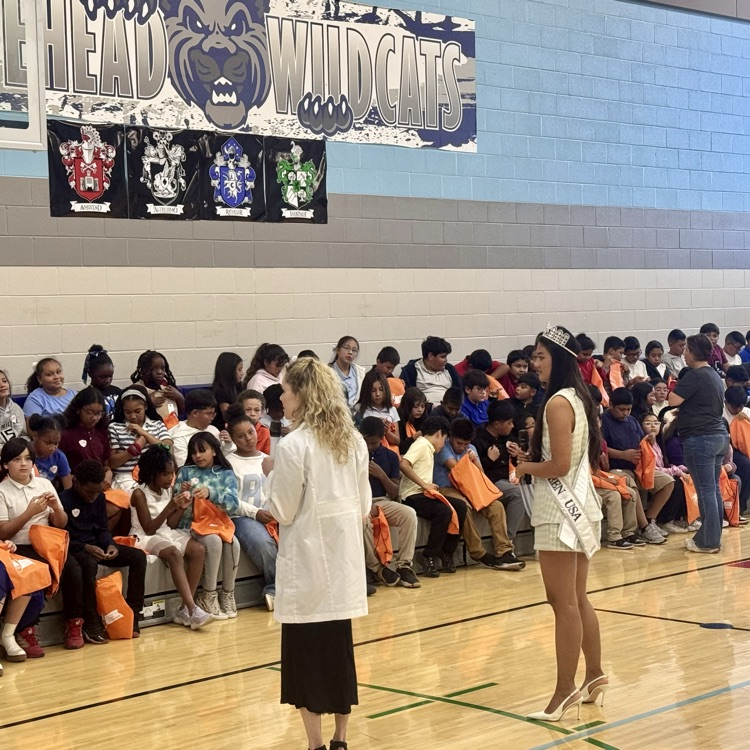 students and miss teen Illinois 