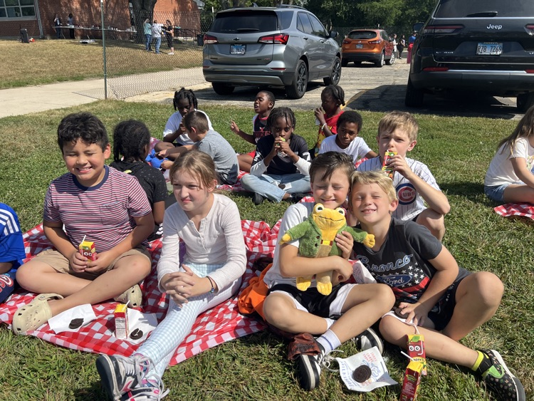 Students enjoying a picnic