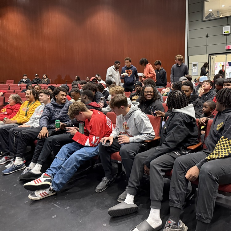 📺 J-Hawk Nation Watch Party! Our J-Hawks gathered tonight for the IHSA Playoff Pairings Show to see where we’re headed next! Excitement is in the air as we await our postseason path. 🟥🟨 #FlyWithUs #VuelaConNosotros #JHawkPride
