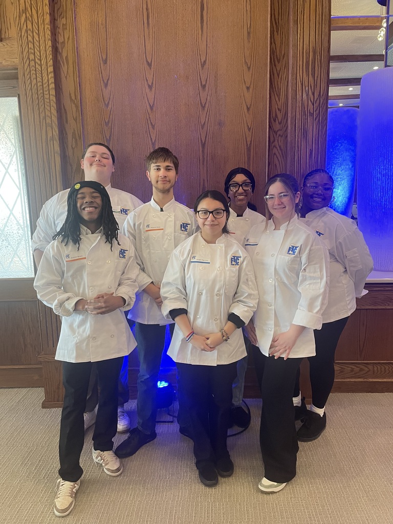 Group of students posing for photo 