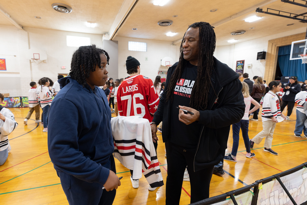 Hockey pro speaks to Conklin student