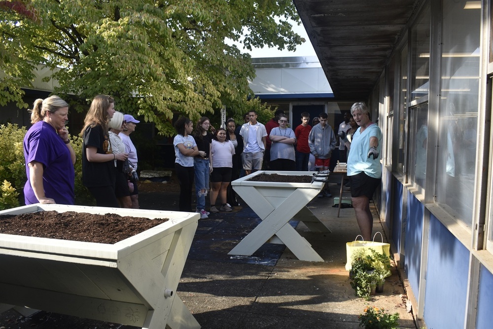 RHS Staff, Students, and Reidsville Garden Club