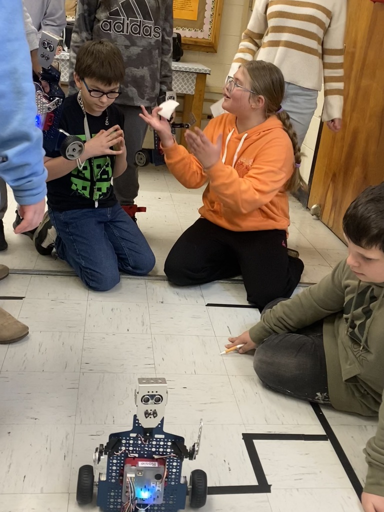Kids working with robots in computer science discoveries