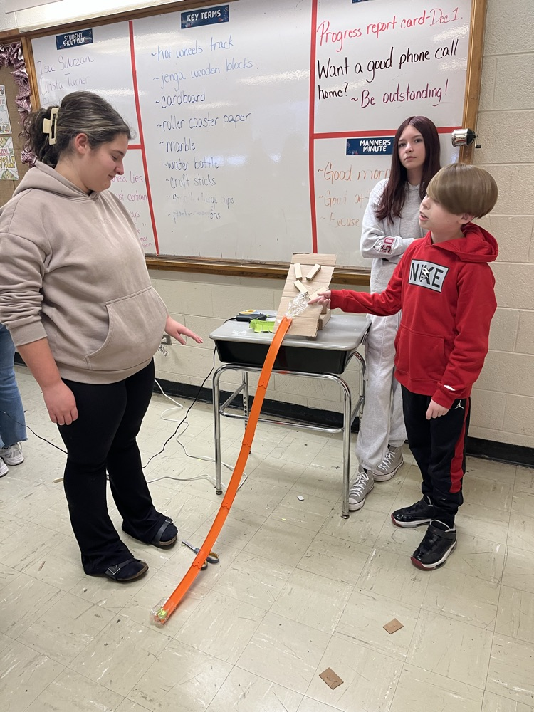 students making Rube Goldberg machines