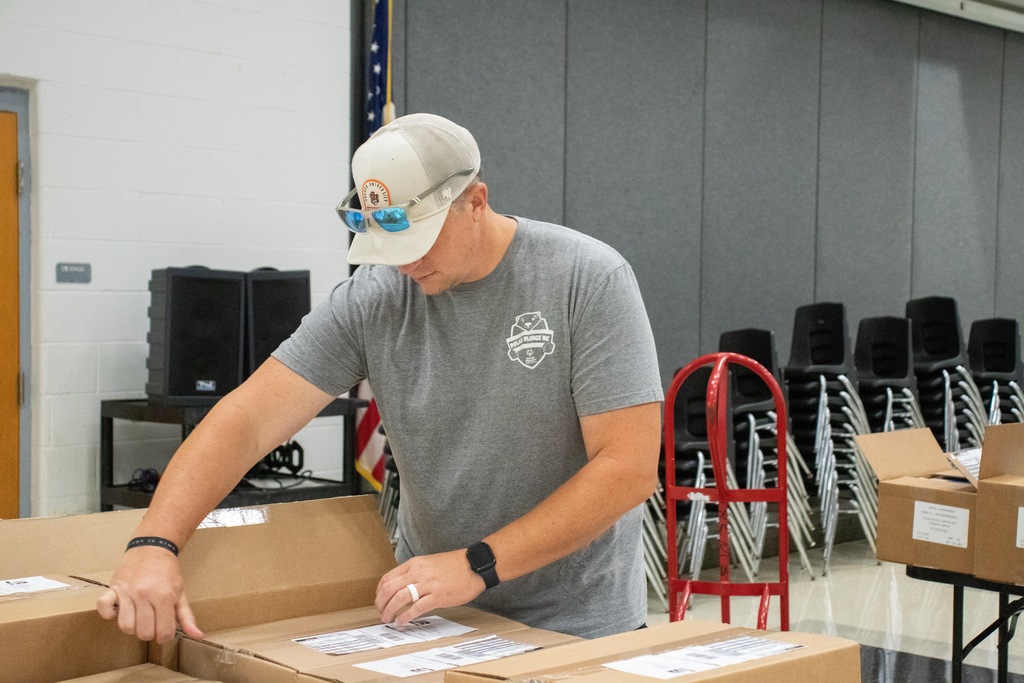 volunteers unpacking boxes