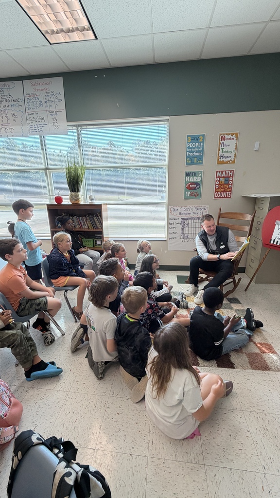 Mrs. Cole's class hearing a read aloud