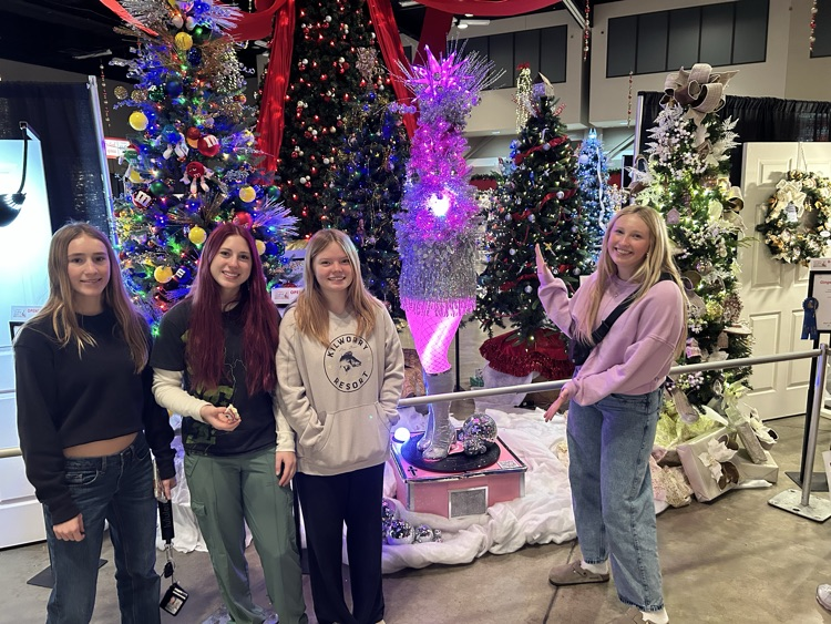 Art students at the Festival of Trees!