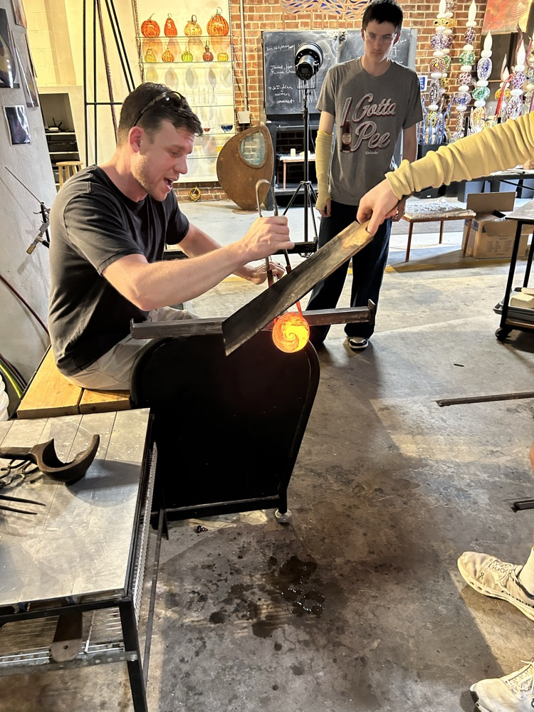 HOT GLASS experience for 6 art students !
