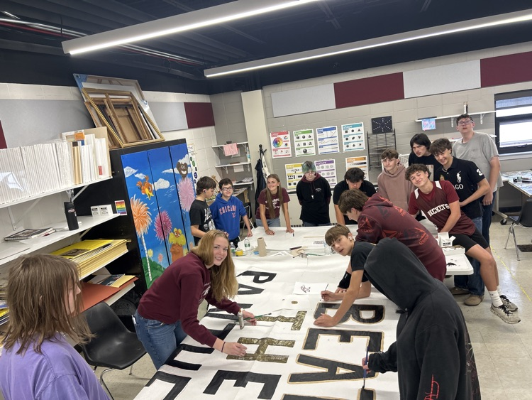 drawing class is finalizing the HoCo banners!