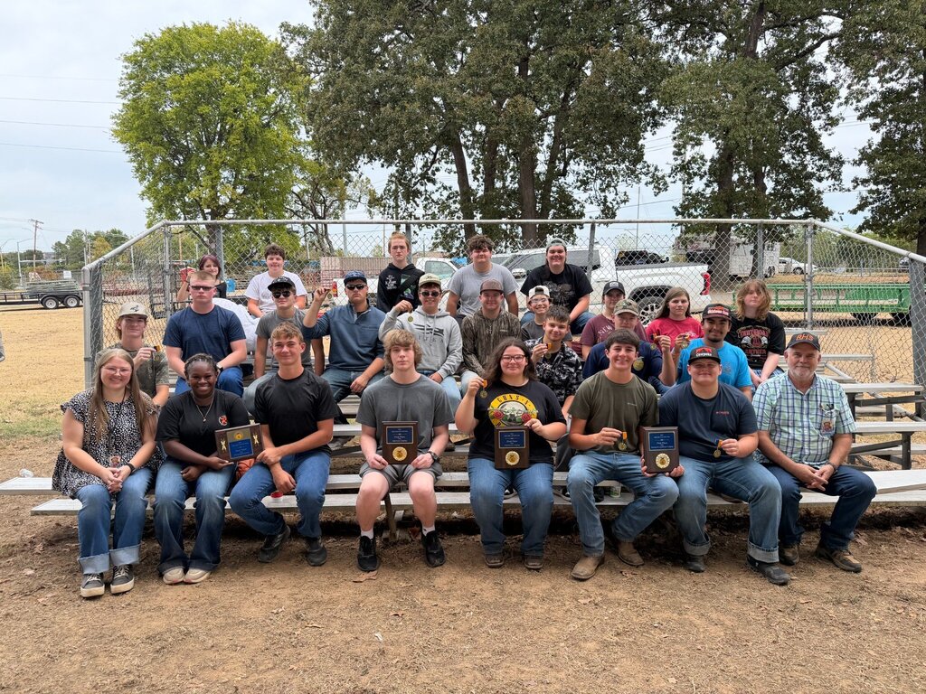 FFA Students with their awards from the fair 