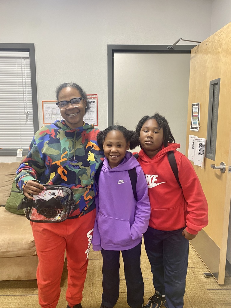 mom and her children, raffle prize